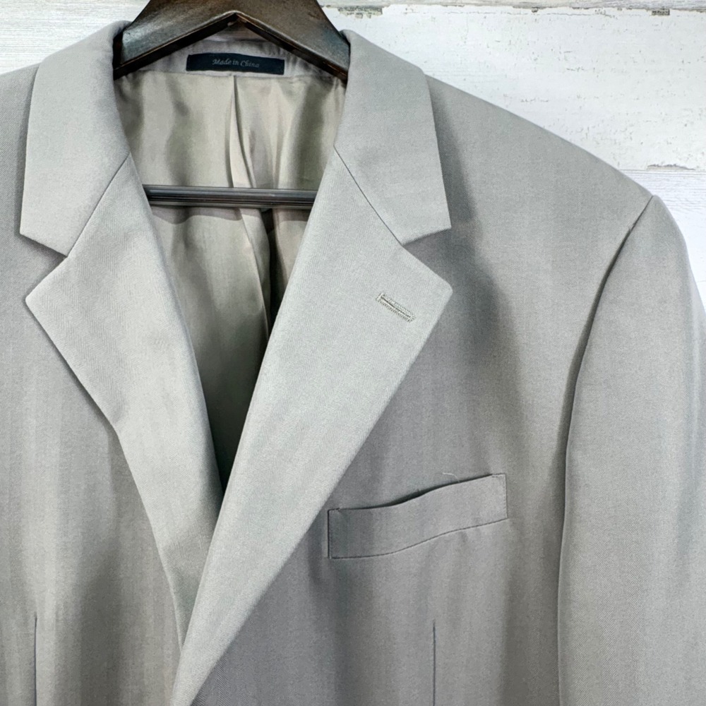 Chaps Mens Light Gray Herringbone 3-Button Suit Set 44R Jacket 36W x 31L Pants - Picture 3 of 16